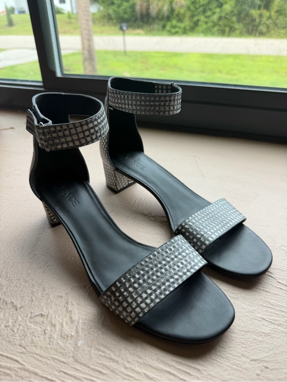 Vince Women's Silver Metallic Ankle Strap Block Heel Sandals Size 8M